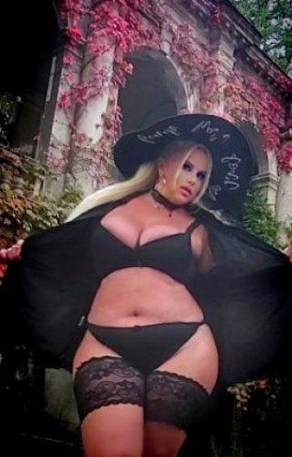 Селена Влади 